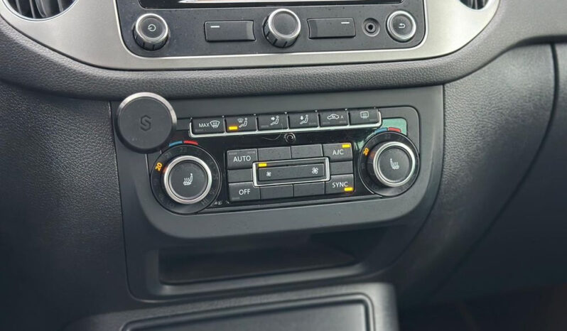 VOLKSWAGEN Tiguan  | FWD (przód) | Manualna | 160 KM | Granatowy full