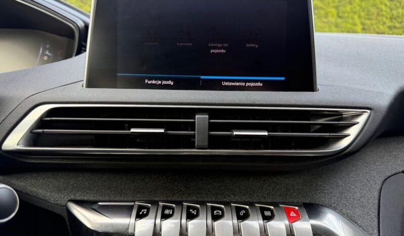 PEUGEOT 3008  | FWD (przód) | Automatyczna | 130 KM | Szary full