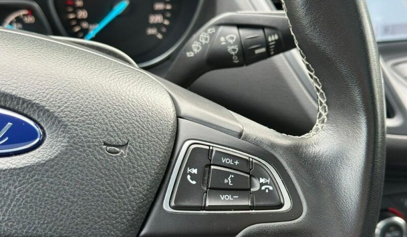 FORD Kuga  | FWD (przód) | Manualna | 150 KM | Czerwony full