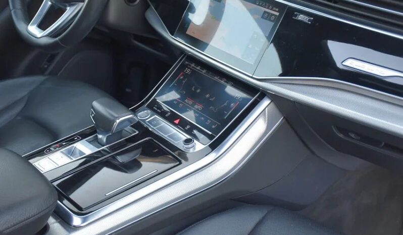 AUDI Q8  | 4×4 (stały) | Automatyczna | 286 KM | Pomarańczowy full