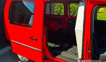 VOLKSWAGEN Caddy | 4×4 (stały) | Manualna | 122 KM | Czerwony full