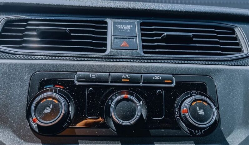 VOLKSWAGEN Caddy | 4×4 (stały) | Manualna | 122 KM | Czerwony full