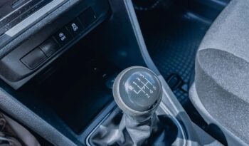 VOLKSWAGEN Caddy | 4×4 (stały) | Manualna | 122 KM | Czerwony full