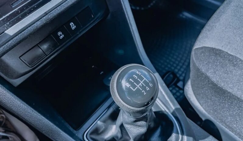 VOLKSWAGEN Caddy | 4×4 (stały) | Manualna | 122 KM | Czerwony full