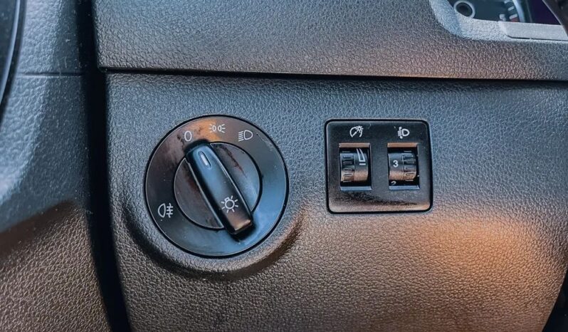 VOLKSWAGEN Caddy | 4×4 (stały) | Manualna | 122 KM | Czerwony full