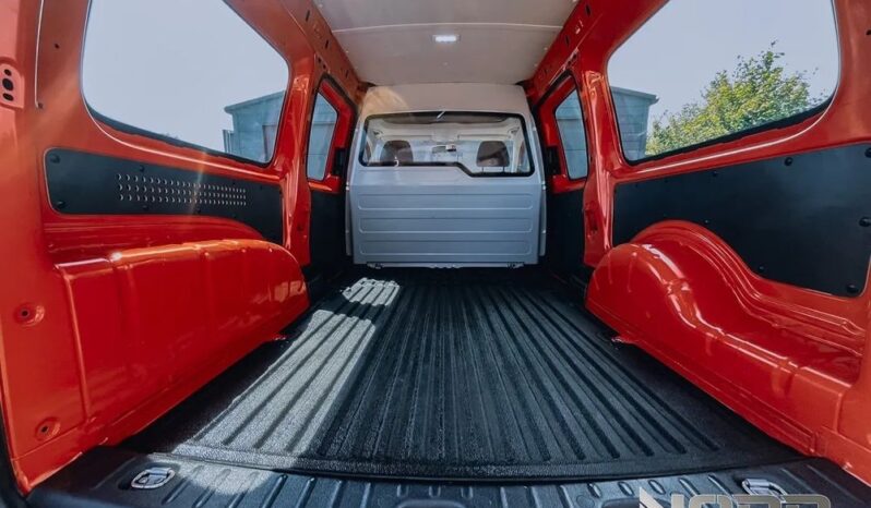 VOLKSWAGEN Caddy | 4×4 (stały) | Manualna | 122 KM | Czerwony full