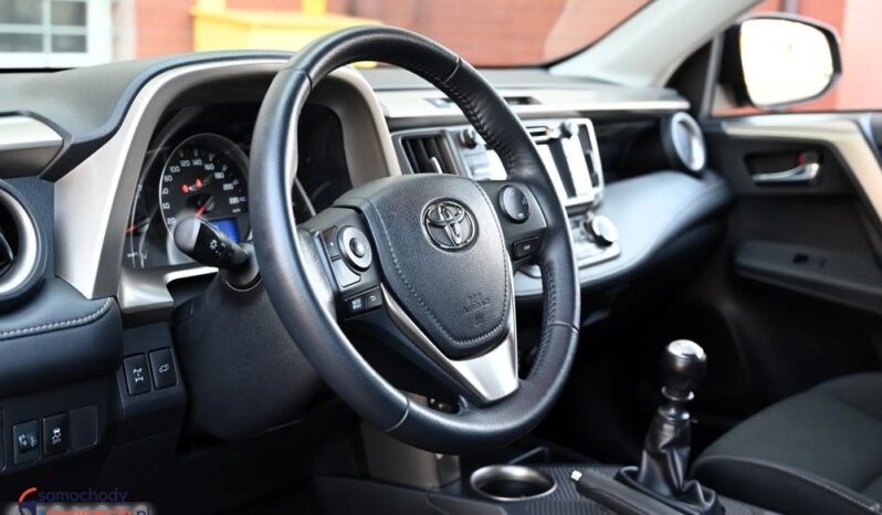 TOYOTA RAV4  | 4×4 (doł. automatycznie) | Manualna | 124 KM | Czarny full