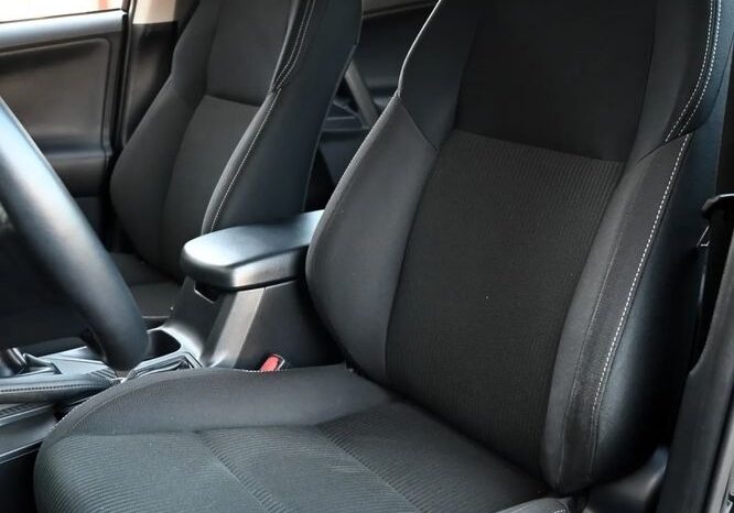 TOYOTA RAV4  | 4×4 (doł. automatycznie) | Manualna | 124 KM | Czarny full