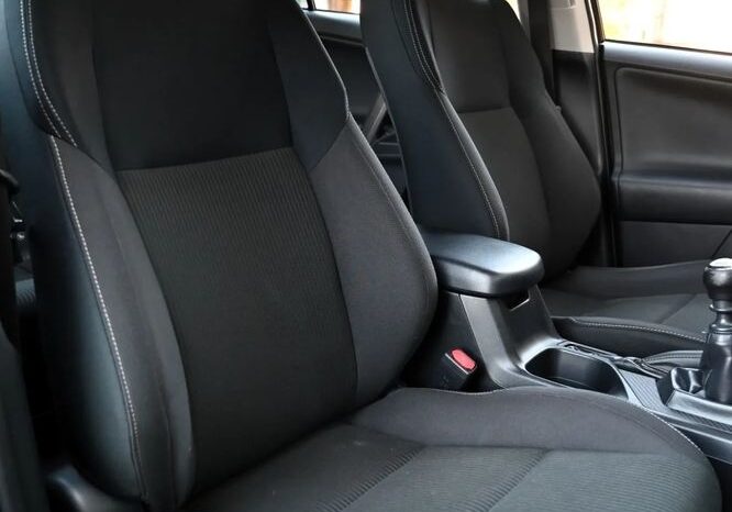 TOYOTA RAV4  | 4×4 (doł. automatycznie) | Manualna | 124 KM | Czarny full