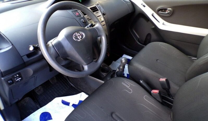 TOYOTA Yaris  | FWD (przód) | Manualna | 70 KM | Biały full