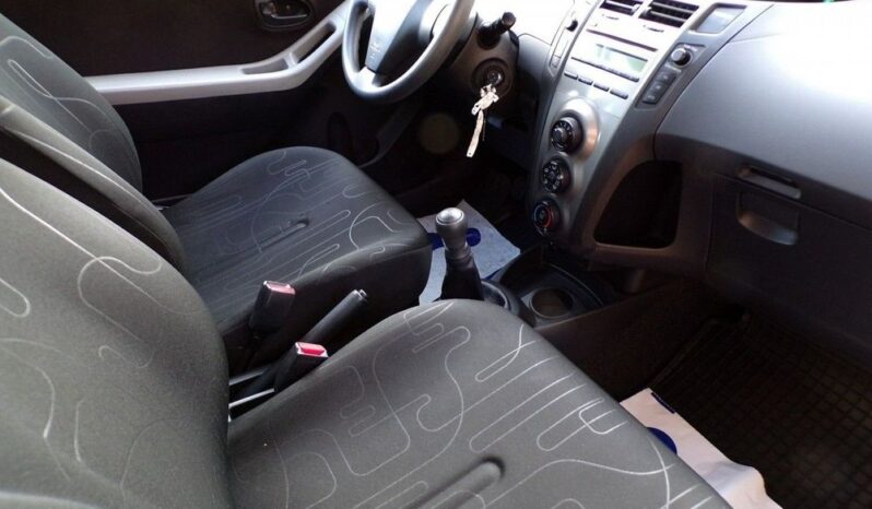 TOYOTA Yaris  | FWD (przód) | Manualna | 70 KM | Biały full