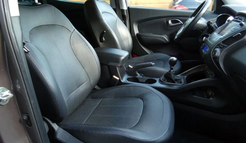 HYUNDAI ix35  | FWD (przód) | Manualna | 135 KM | Brązowy full