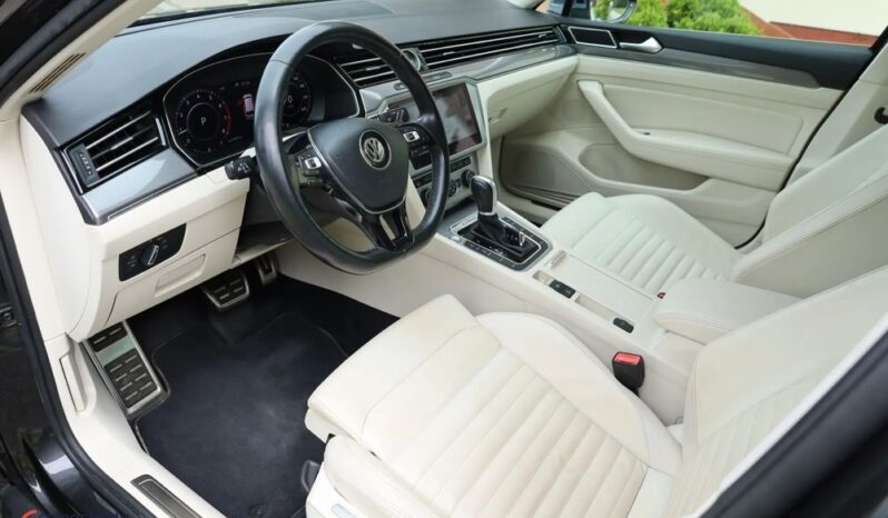 VOLKSWAGEN Passat  | 4×4 (doł. ręcznie) | Automatyczna | 220 KM | Szary full