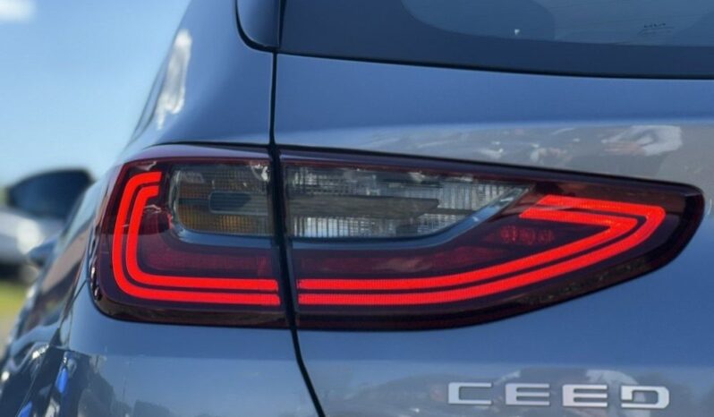 KIA Ceed  | FWD (przód) | Automatyczna | 160 KM | Srebrny full