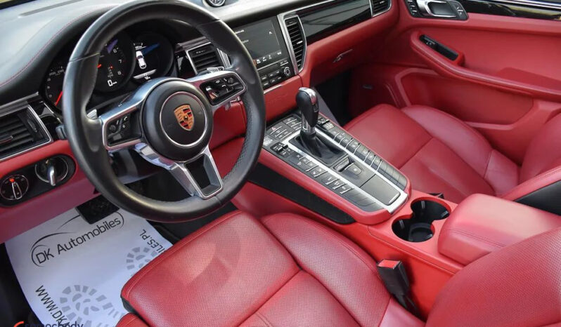 Porsche Macan | 4×4 (stały) | Automatyczna | 252 KM | Czarny full