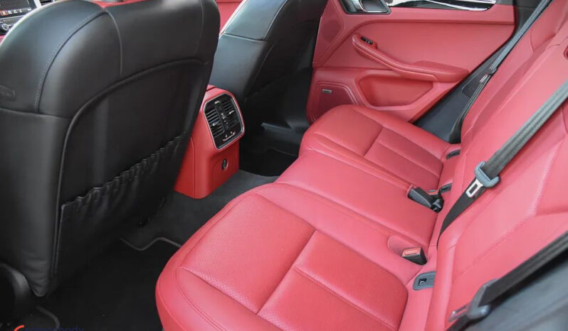 Porsche Macan | 4×4 (stały) | Automatyczna | 252 KM | Czarny full