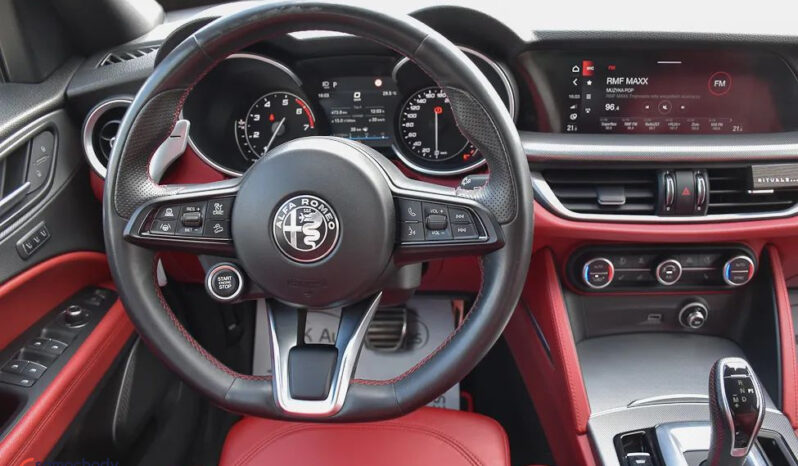 ALFA ROMEO Stelvio  | 4×4 (stały) | Automatyczna | 280 KM | Czarny full