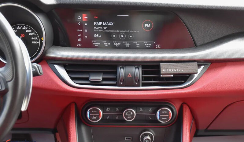ALFA ROMEO Stelvio  | 4×4 (stały) | Automatyczna | 280 KM | Czarny full