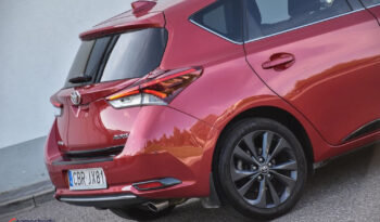 TOYOTA Auris  | FWD (przód) | Manualna | 132 KM | Bordowy full