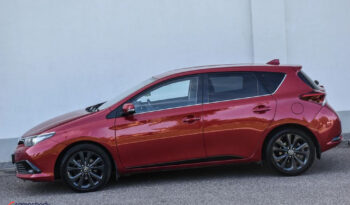 TOYOTA Auris  | FWD (przód) | Manualna | 132 KM | Bordowy full