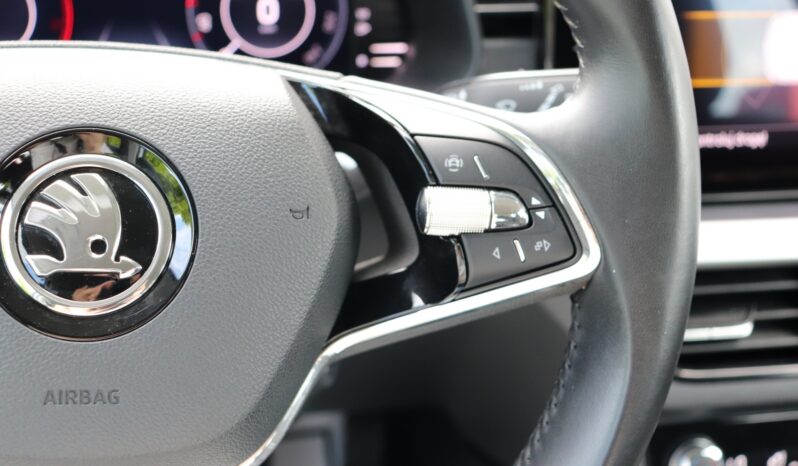 SKODA Kamiq | 2021 | 110 KM | 999cm3 | Srebrny full