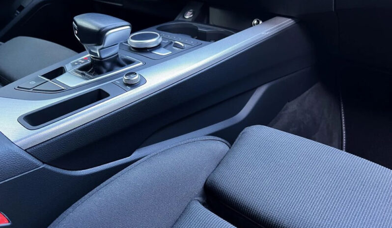 AUDI A4  | FWD (przód) | Automatyczna | 190 KM | Srebrny full