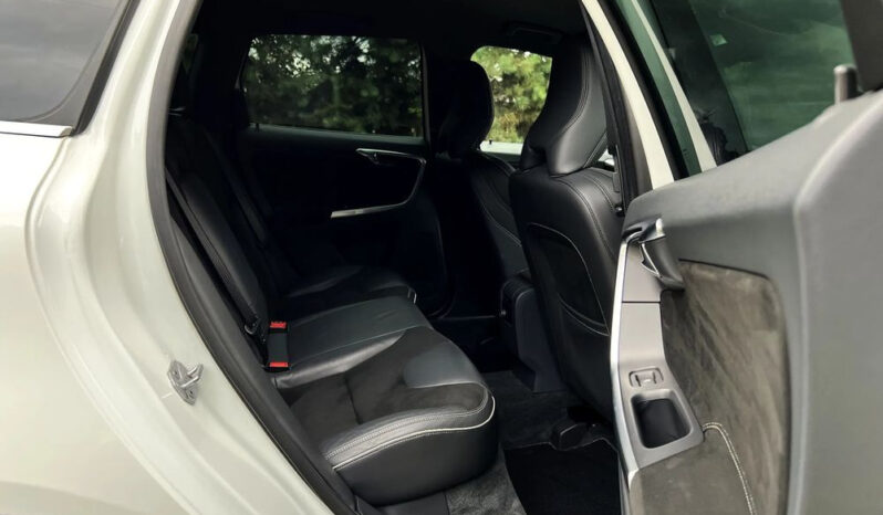 VOLVO XC 60 | FWD (przód) | Automatyczna | 190 KM | Biały full