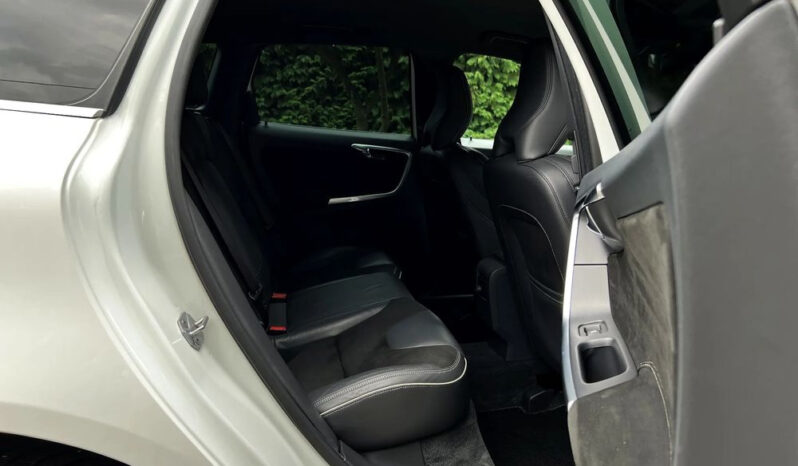 VOLVO XC 60 | FWD (przód) | Automatyczna | 190 KM | Biały full