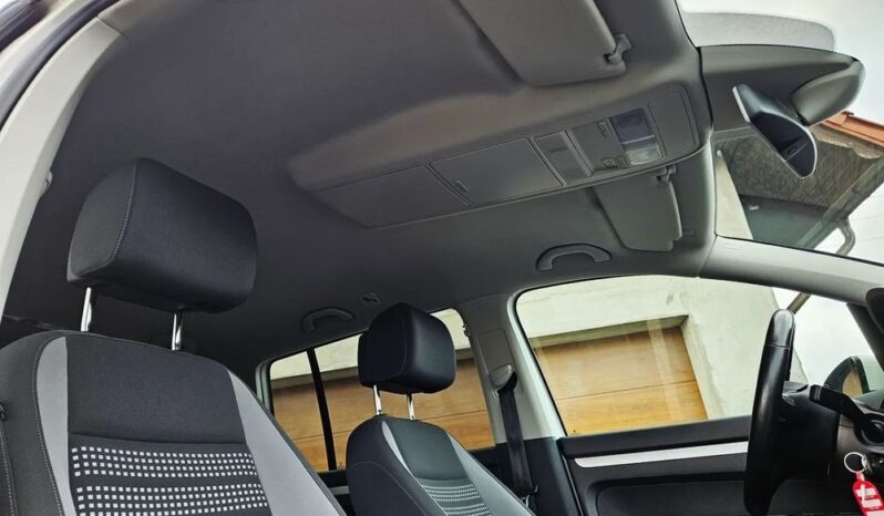 VOLKSWAGEN Touran  | FWD (przód) | Manualna | 105 KM | Biały full