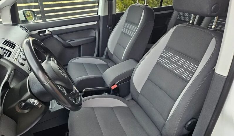 VOLKSWAGEN Touran  | FWD (przód) | Manualna | 105 KM | Biały full