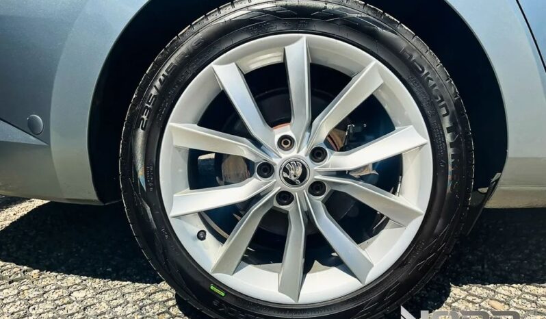 SKODA Superb  | 4×4 (stały) | Automatyczna | 190 KM | Srebrny full