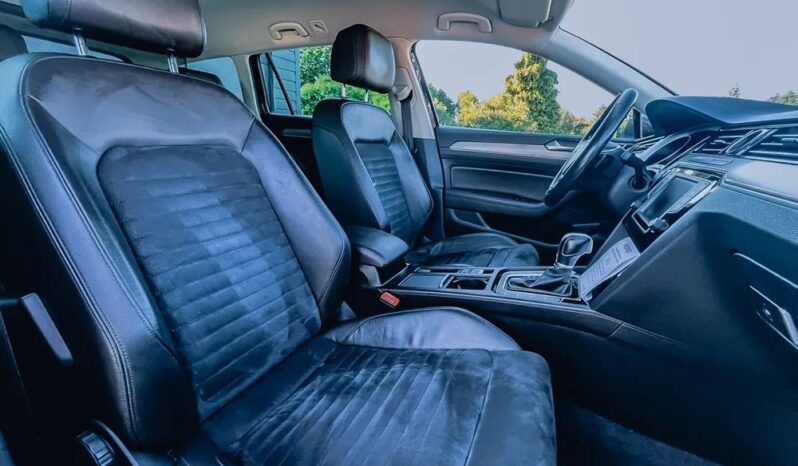 VOLKSWAGEN Passat  | 4×4 (doł. ręcznie) | Automatyczna | 190 KM | Czarny full