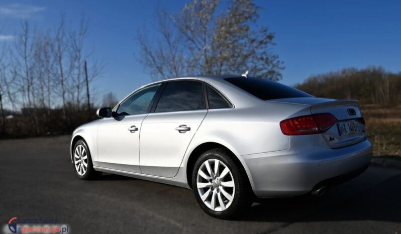 AUDI A4  | 4×4 (doł. automatycznie) | Automatyczna | 240 KM | Srebrny full