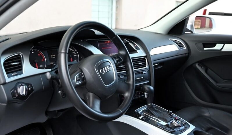 AUDI A4  | 4×4 (doł. automatycznie) | Automatyczna | 240 KM | Srebrny full