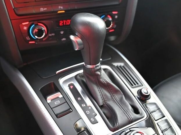 AUDI A4  | 4×4 (doł. automatycznie) | Automatyczna | 240 KM | Srebrny full