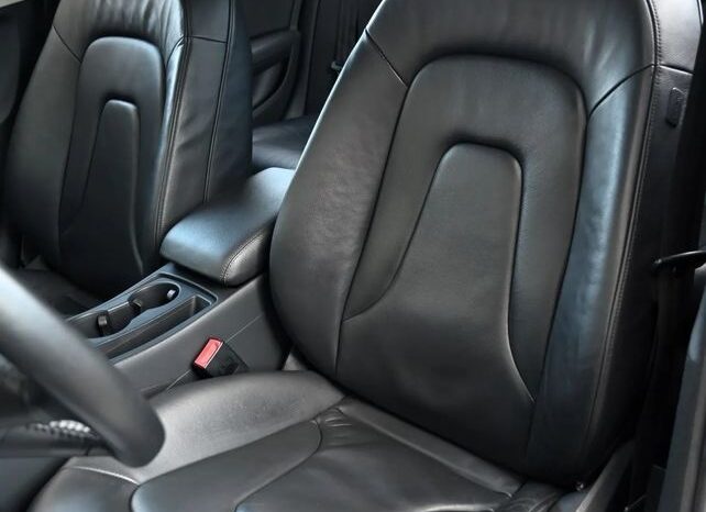 AUDI A4  | 4×4 (doł. automatycznie) | Automatyczna | 240 KM | Srebrny full