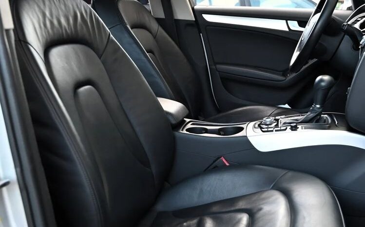 AUDI A4  | 4×4 (doł. automatycznie) | Automatyczna | 240 KM | Srebrny full