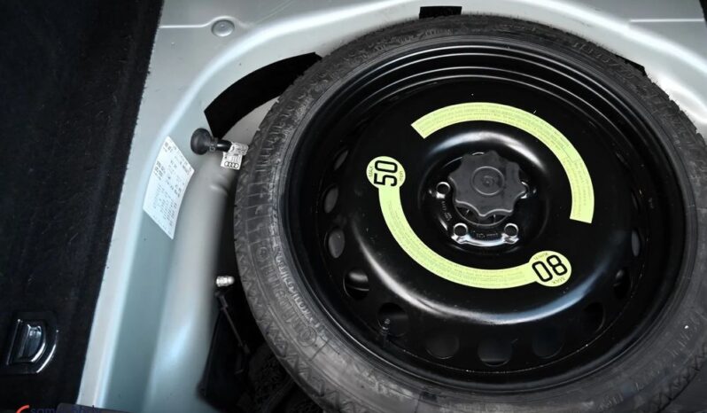 AUDI A4  | 4×4 (doł. automatycznie) | Automatyczna | 240 KM | Srebrny full