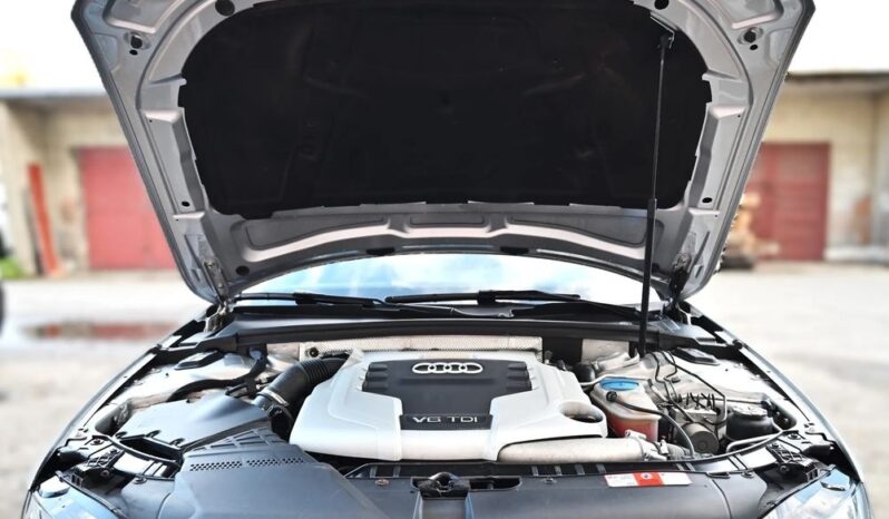 AUDI A4  | 4×4 (doł. automatycznie) | Automatyczna | 240 KM | Srebrny full