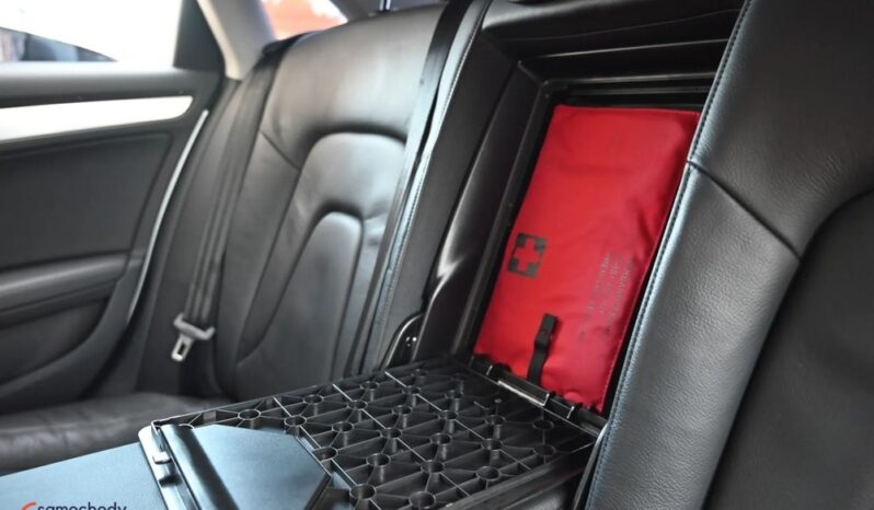 AUDI A4  | 4×4 (doł. automatycznie) | Automatyczna | 240 KM | Srebrny full