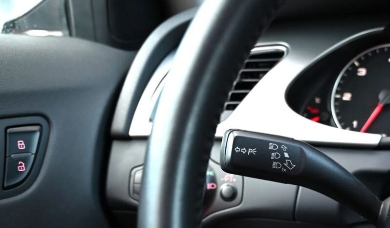 AUDI A4  | 4×4 (doł. automatycznie) | Automatyczna | 240 KM | Srebrny full