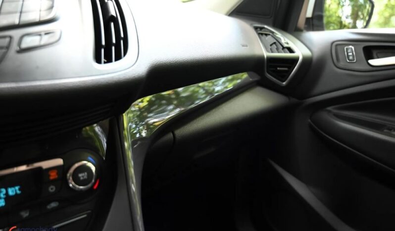 FORD Kuga  | FWD (przód) | Manualna | 120 KM | Biały full