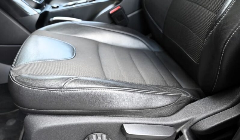 FORD Kuga  | FWD (przód) | Manualna | 120 KM | Biały full
