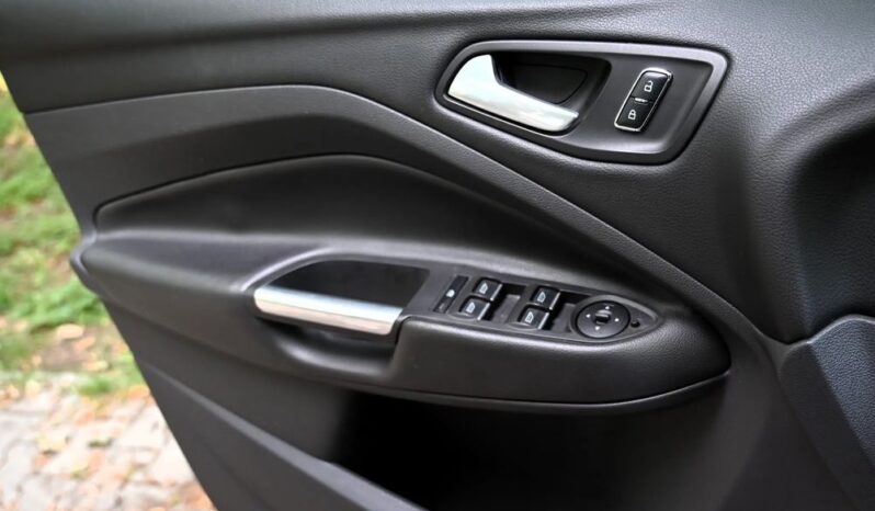 FORD Kuga  | FWD (przód) | Manualna | 120 KM | Biały full