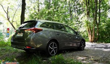 TOYOTA Auris  | FWD (przód) | Automatyczna | 99 KM | Brązowy full