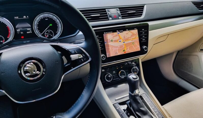 SKODA Superb  | FWD (przód) | Automatyczna | 150 KM | Czarny full