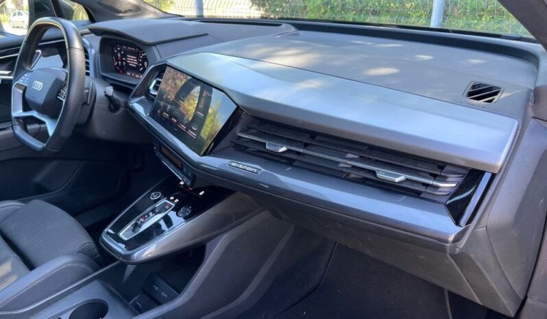 AUDI Q4 e-tron | RWD (tył) | Automatyczna | 170 KM | Czarny full