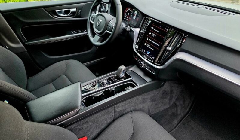 VOLVO V60  | FWD (przód) | Automatyczna | 190 KM | Szary full
