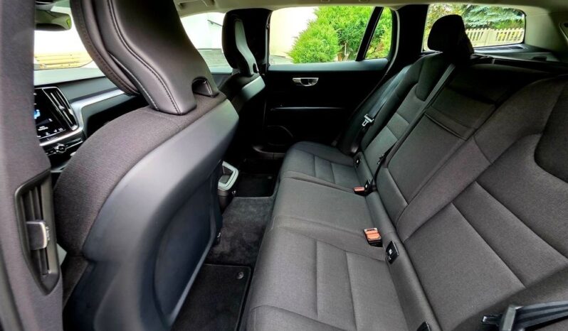 VOLVO V60  | FWD (przód) | Automatyczna | 190 KM | Szary full