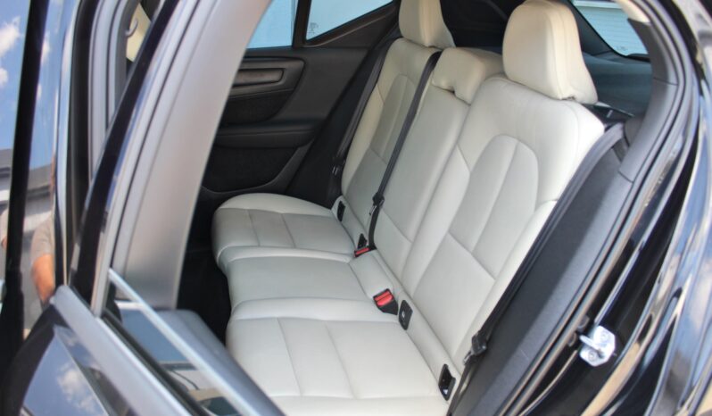 VOLVO XC 40 | FWD (przód) | Manualna | 156 KM | Czarny full